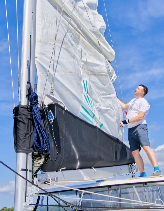 Velero con un joven capitán
